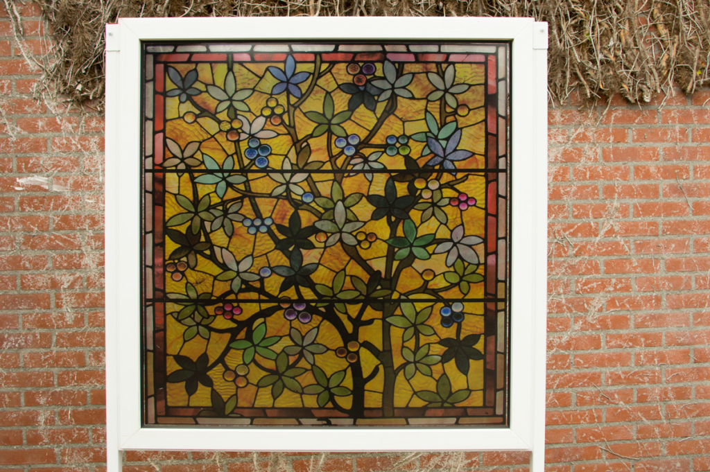 Transparent window film (1) with stained glass print